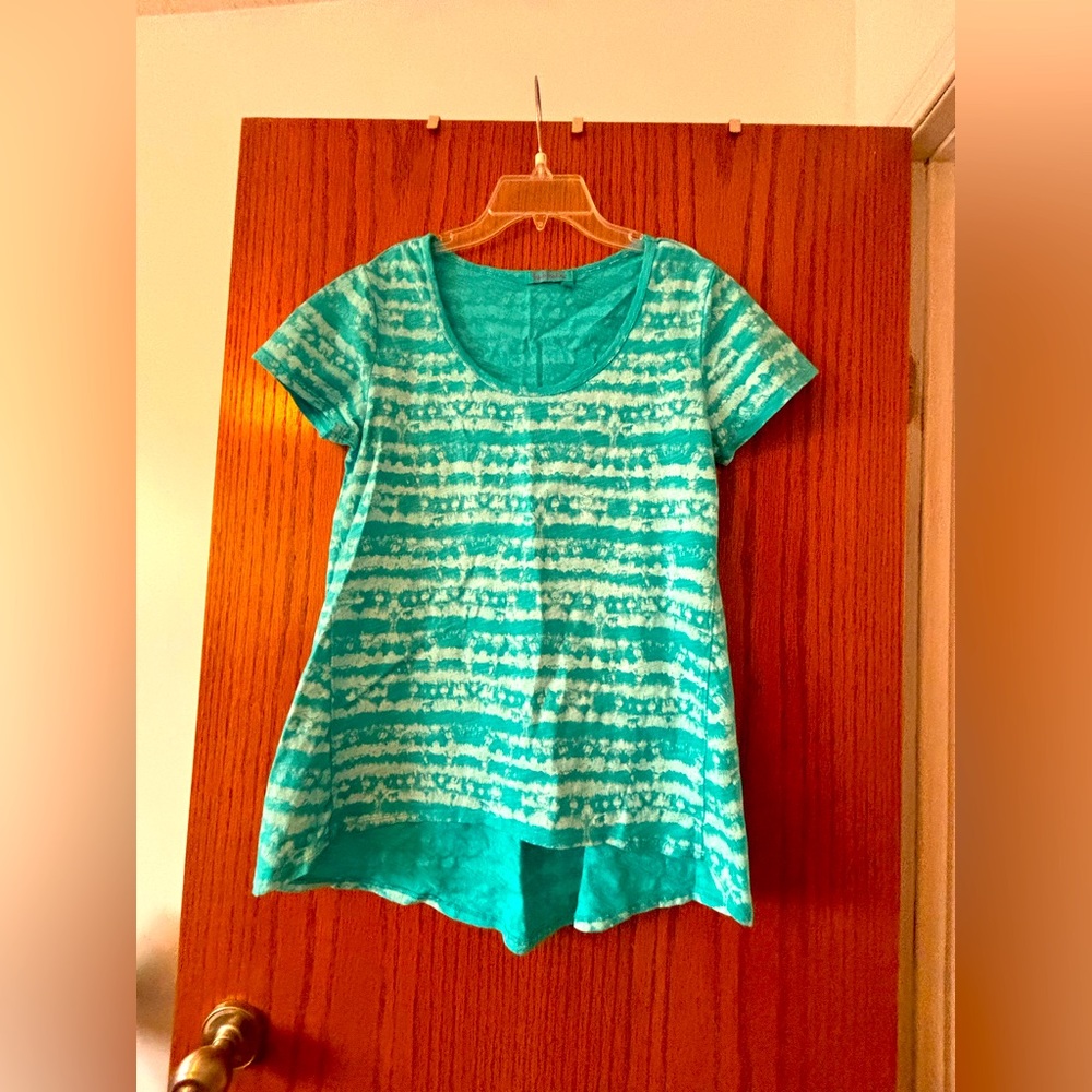 fresh produce Ladies small, high low t shirt with scope neck